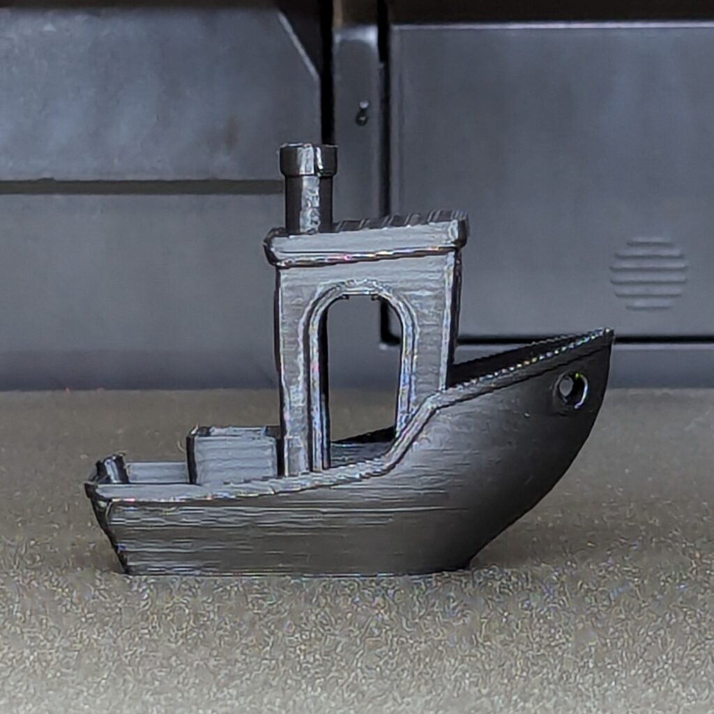 「QIDI Plus4」でプリントした3DBenchy（側面）