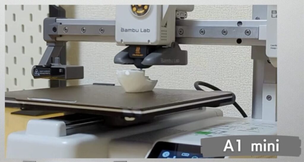 Bambu Lab｢A1 mini｣が3DBenchyをプリントする様子