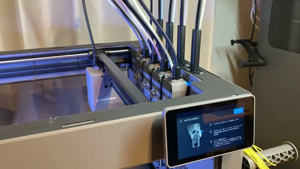 FLASHFORGE「Creator 5 Pro」は上側のカバーを外してヘッドにアクセスするため、上方向の空間も必要