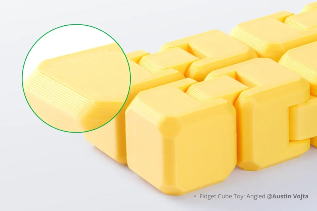 プリントした底面の質感を示す公式作例。モデル:Fidget Cube Toy: Angled(Austin Vojta)