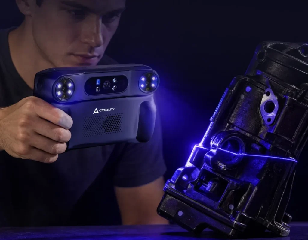 ブルーレーザーでエンジン部品をスキャンするSermoon P1S